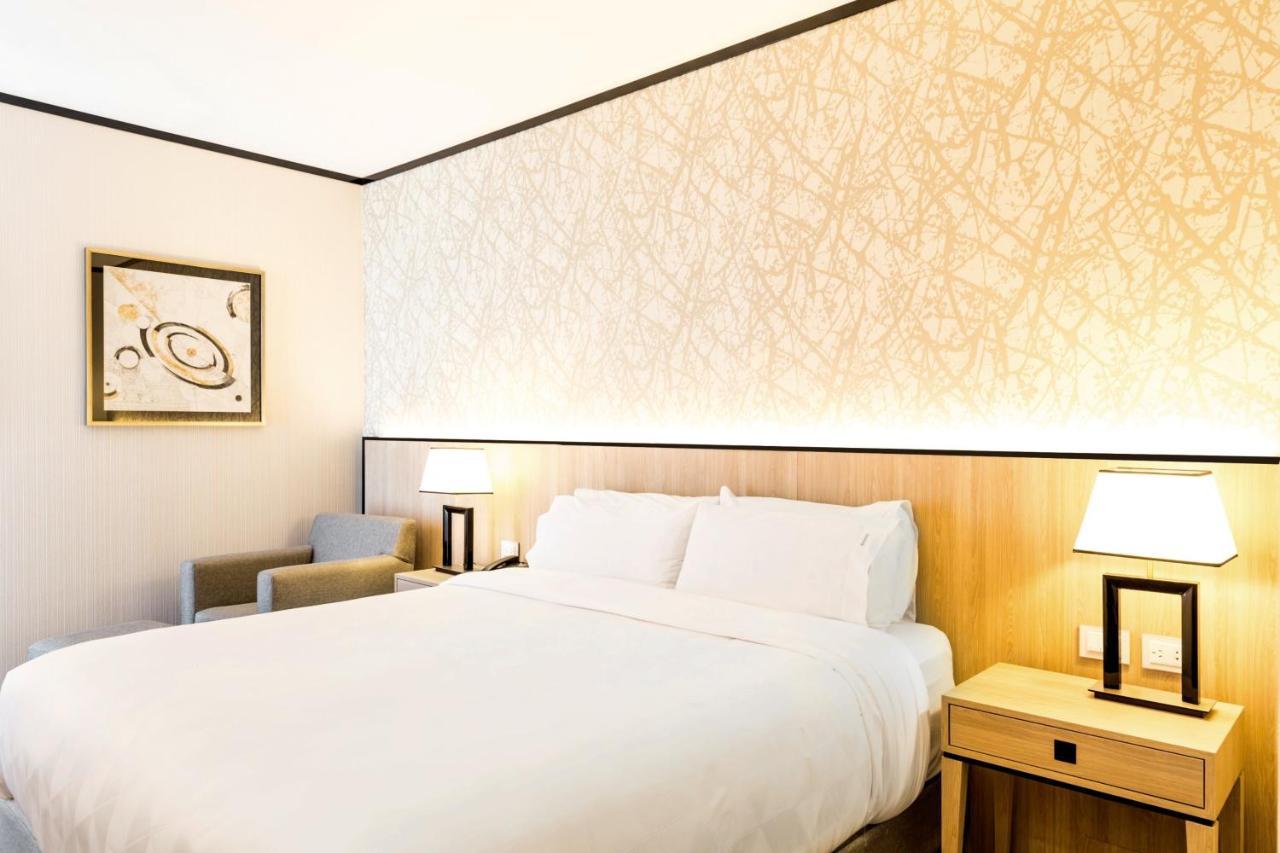 By Ihg Rosario