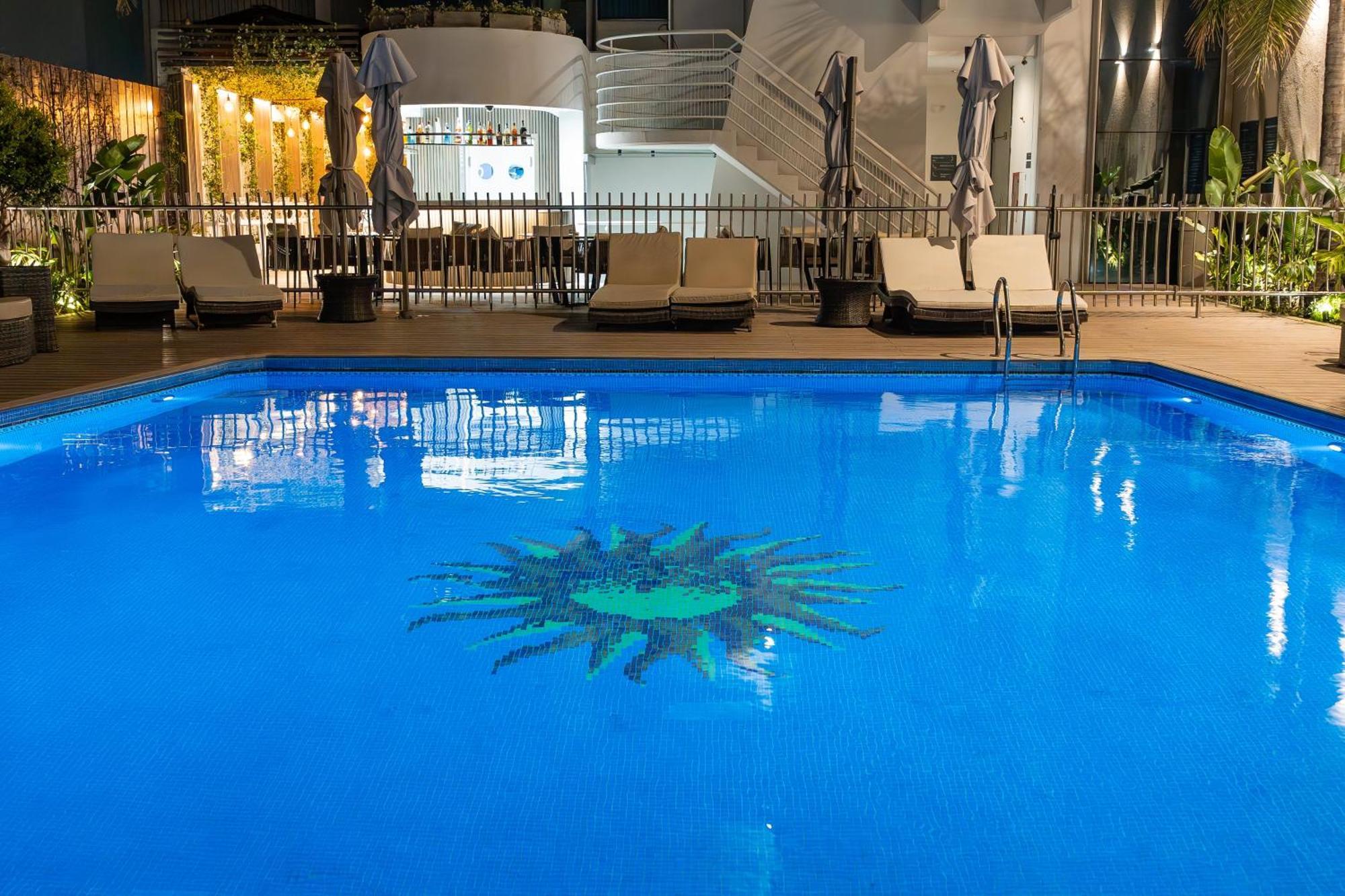 Hotel By Ihg